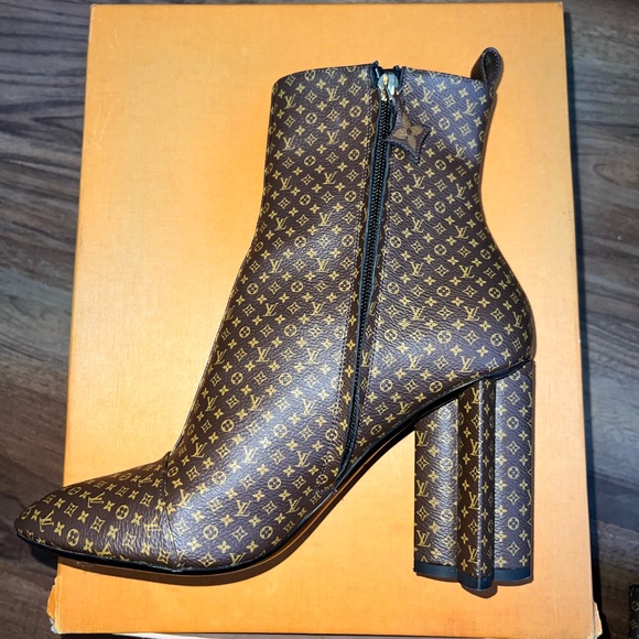 Louis Vuitton booties - Picture 7 of 11